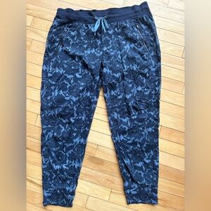 Athleta Trekkie north joggers pants in ethereal bloom cottage blue size 16
